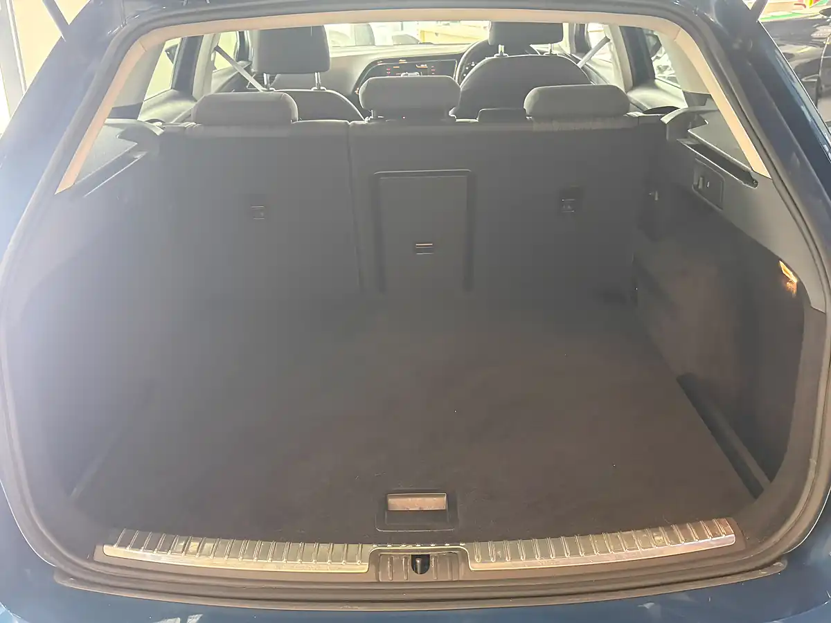 Used 2016 SEAT Leon Se Blue - Interior and Exterior details 9