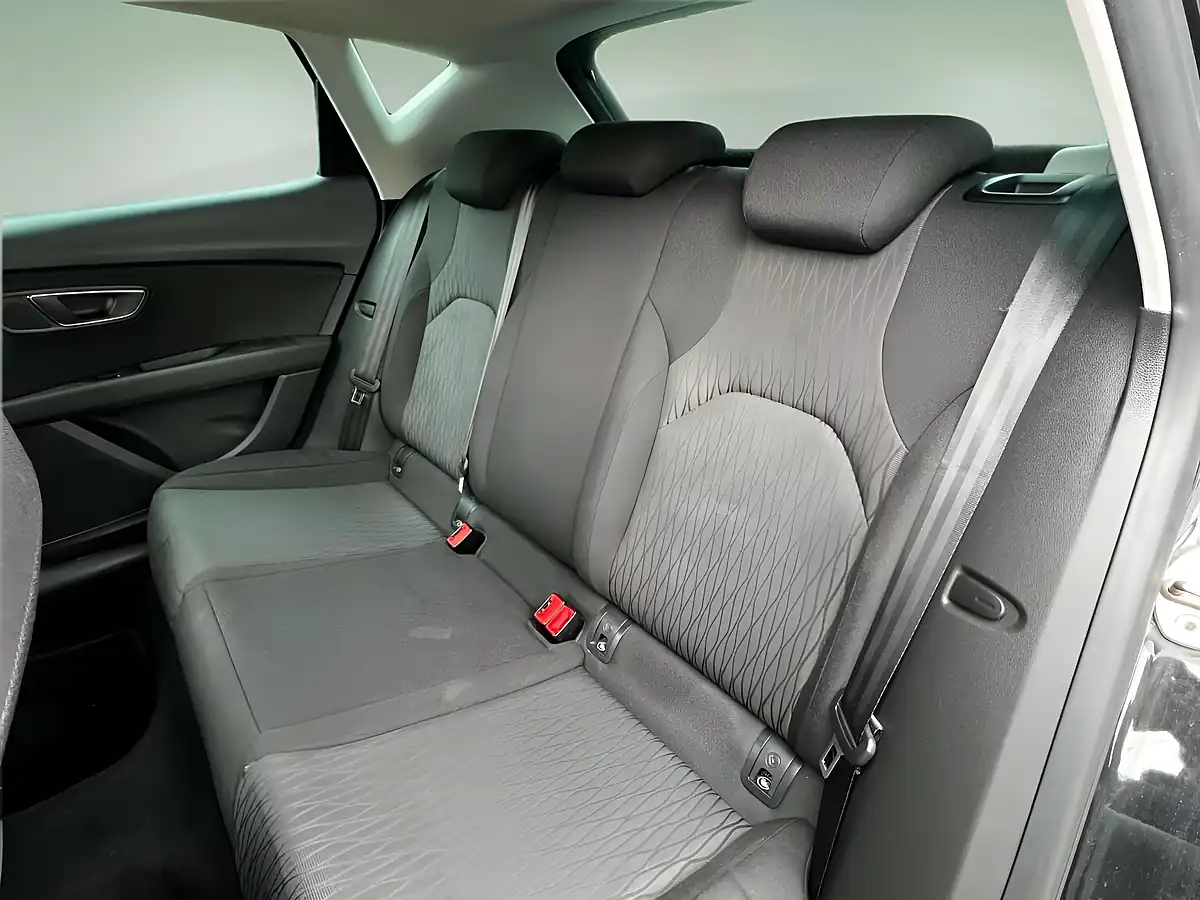 Used 2016 SEAT Leon Se Dynamic Technology Black - Interior and Exterior details 15