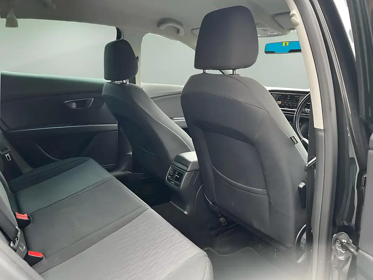 Used 2016 SEAT Leon Se Dynamic Technology Black - Interior and Exterior details 16