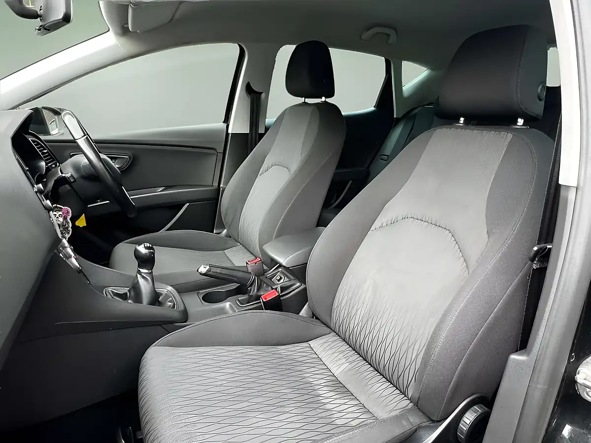 Used 2016 SEAT Leon Se Dynamic Technology Black - Interior and Exterior details 19