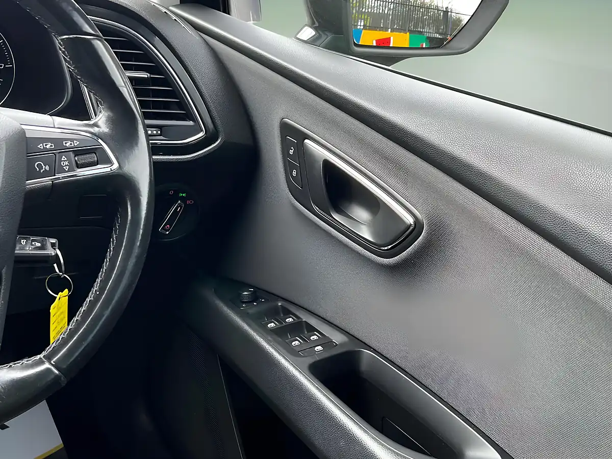 Used 2016 SEAT Leon Se Dynamic Technology Black - Interior and Exterior details 20