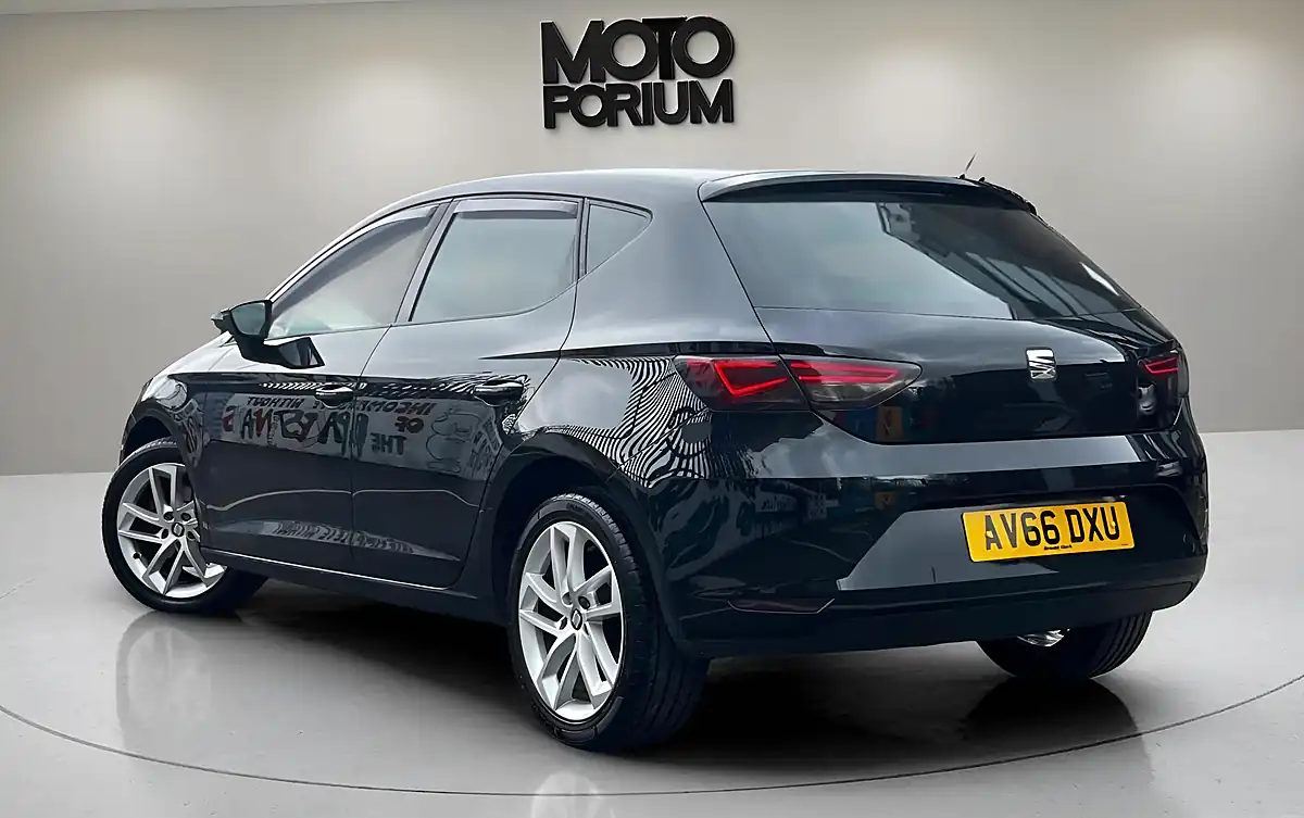Used 2016 SEAT Leon Se Dynamic Technology Black - Interior and Exterior details 4