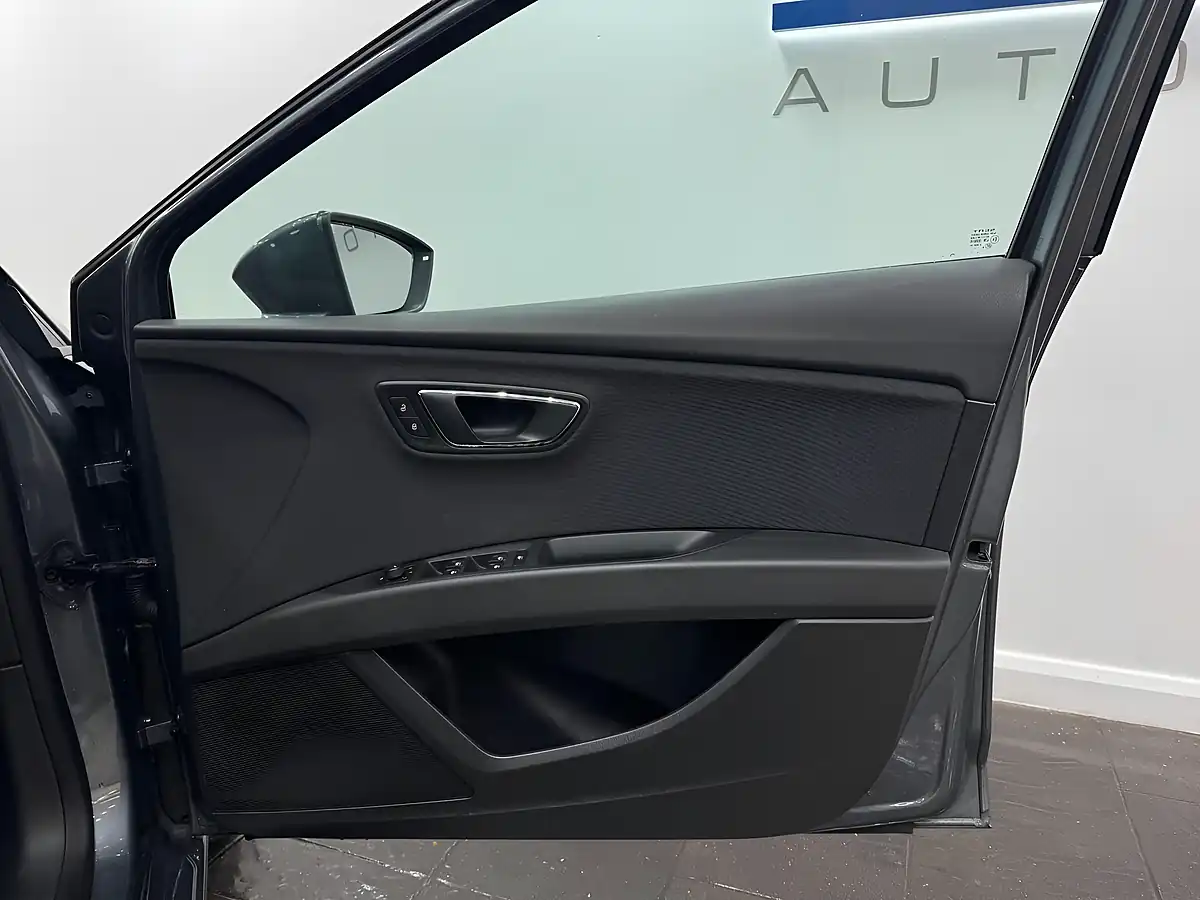 Used 2016 SEAT Leon Se Dynamic Technology Grey - Interior and Exterior details 13