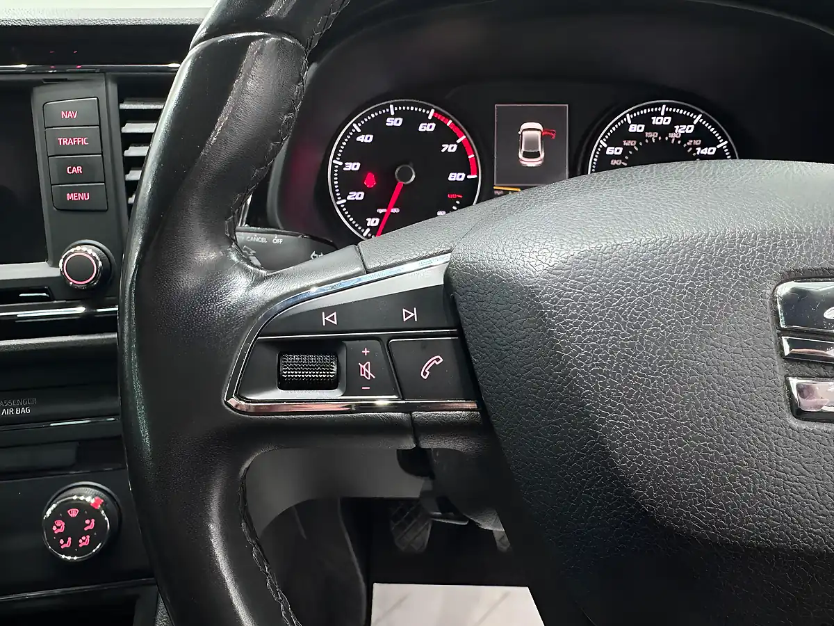 Used 2016 SEAT Leon Se Dynamic Technology Grey - Interior and Exterior details 14