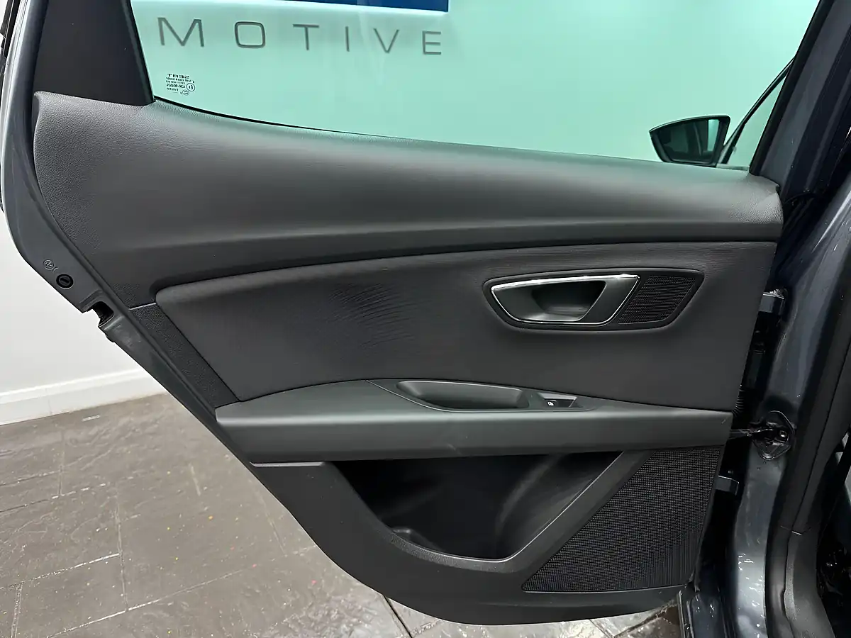 Used 2016 SEAT Leon Se Dynamic Technology Grey - Interior and Exterior details 17