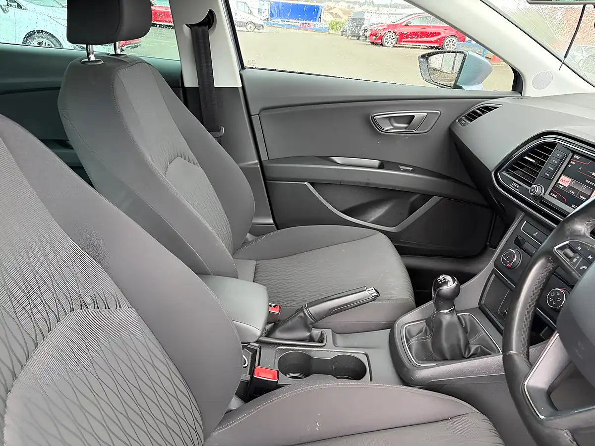 Used 2016 SEAT Leon Se Dynamic Technology Silver - Interior and Exterior details 10