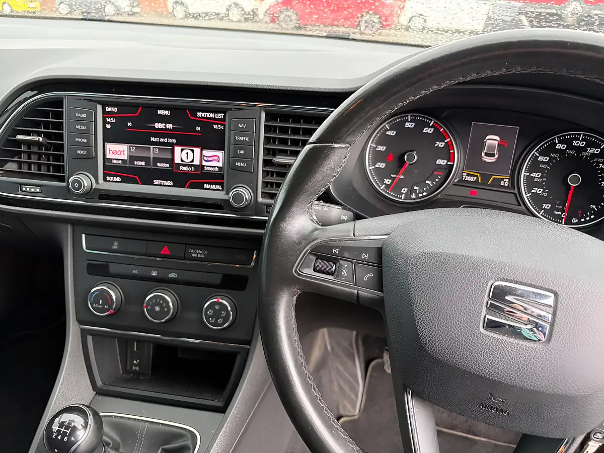 Used 2016 SEAT Leon Se Dynamic Technology Silver - Interior and Exterior details 11