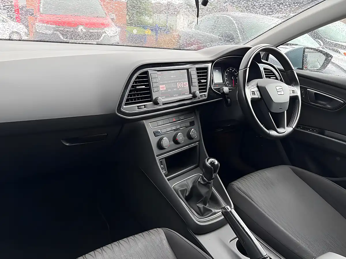 Used 2016 SEAT Leon Se Dynamic Technology Silver - Interior and Exterior details 12