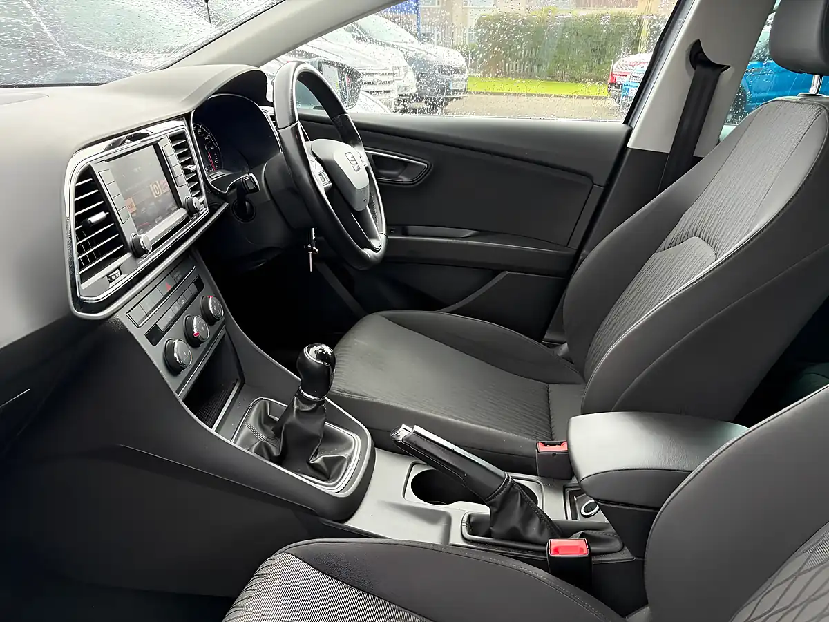 Used 2016 SEAT Leon Se Dynamic Technology Silver - Interior and Exterior details 13