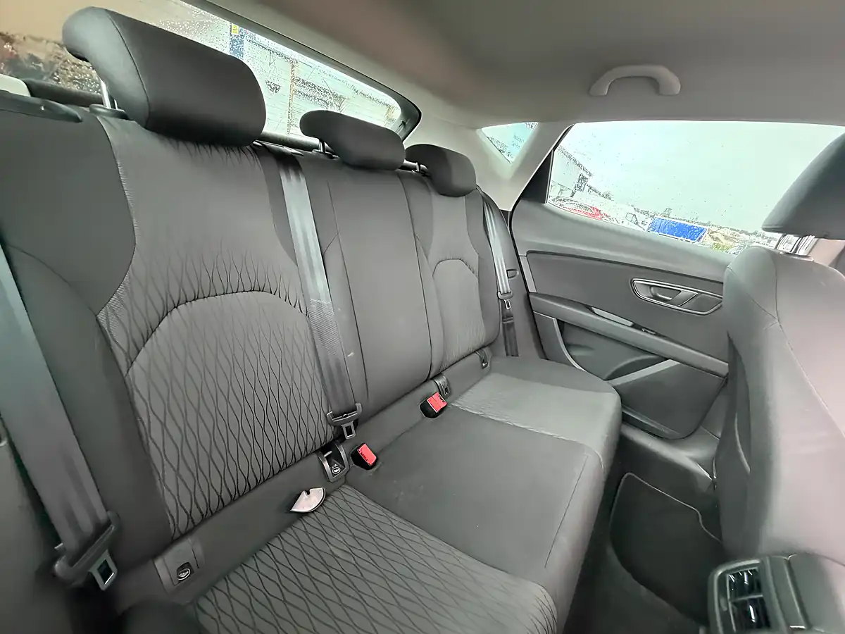 Used 2016 SEAT Leon Se Dynamic Technology Silver - Interior and Exterior details 15