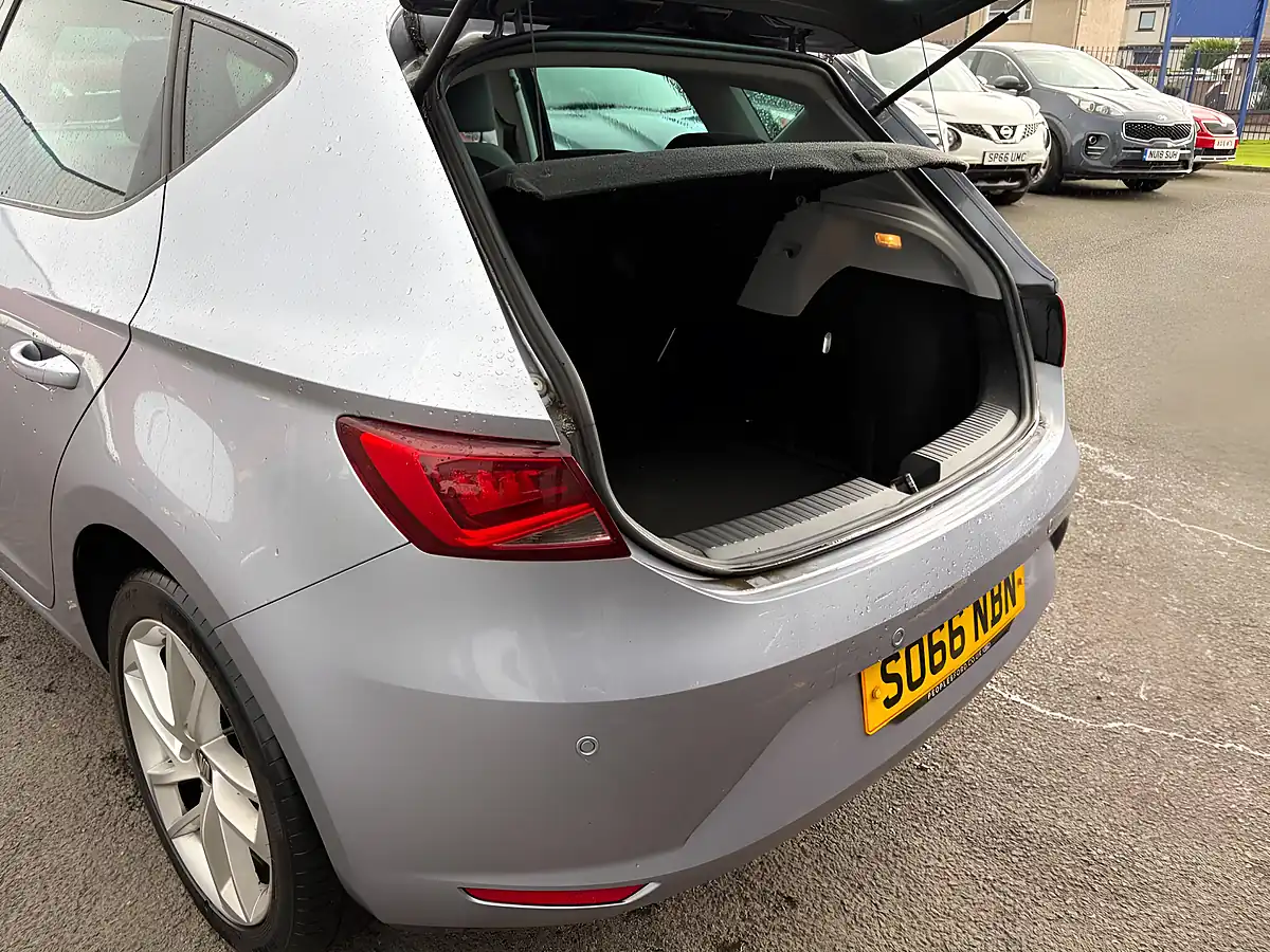 Used 2016 SEAT Leon Se Dynamic Technology Silver - Interior and Exterior details 18