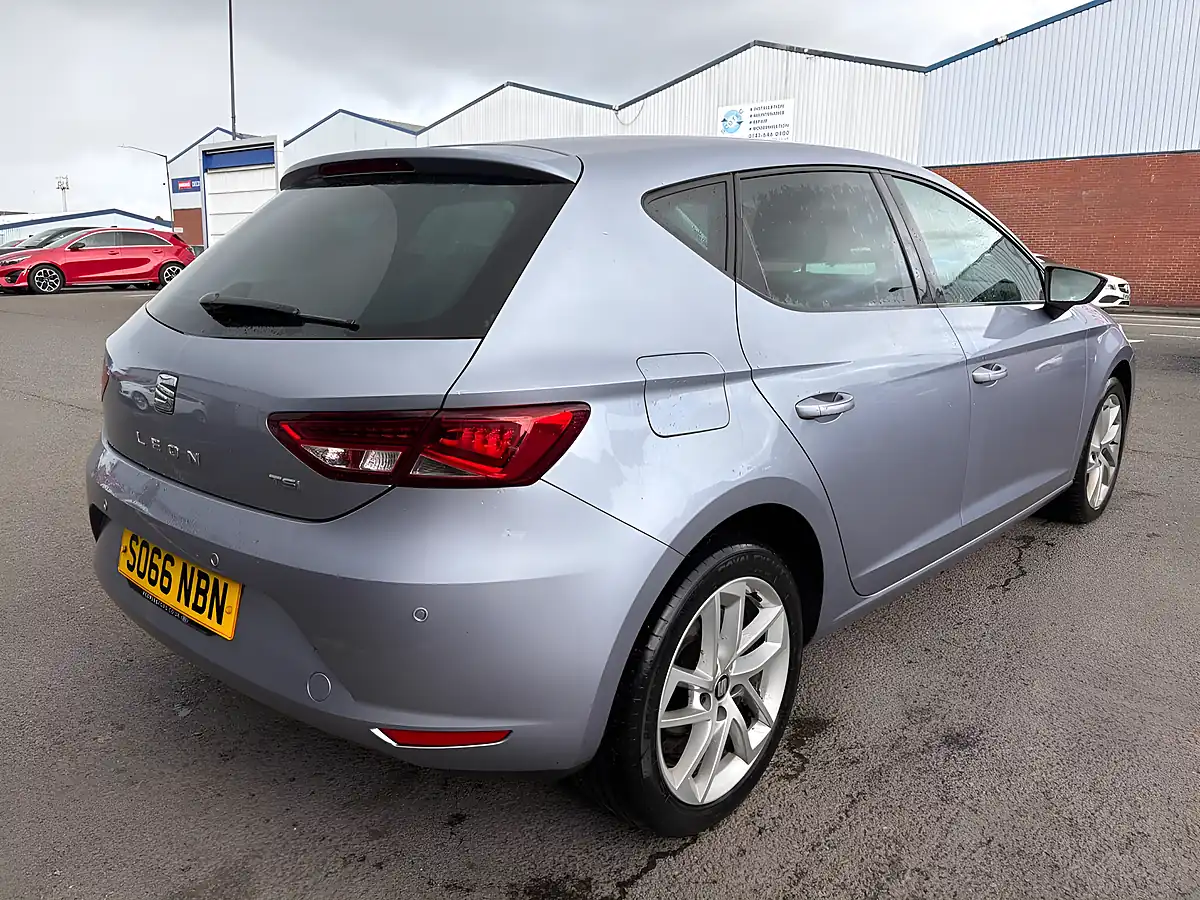Used 2016 SEAT Leon Se Dynamic Technology Silver - Interior and Exterior details 4