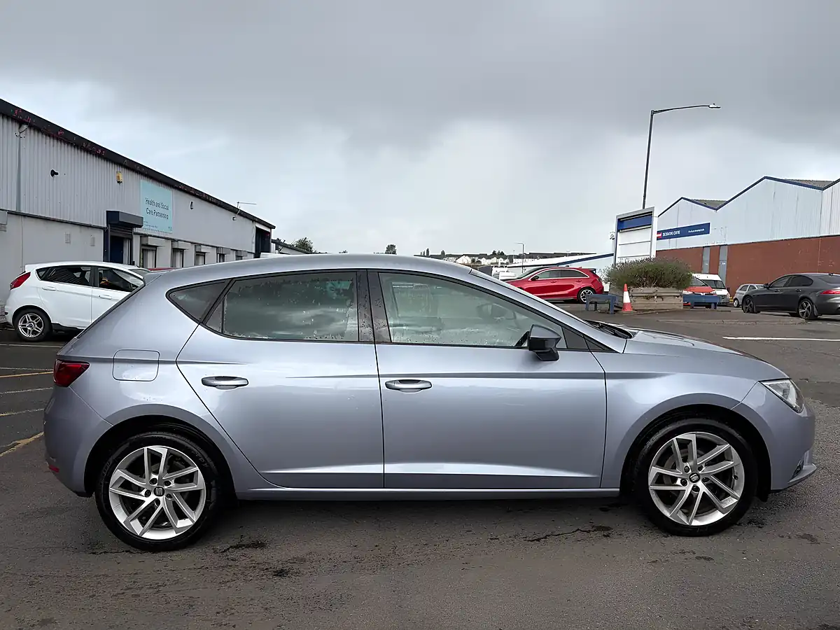 Used 2016 SEAT Leon Se Dynamic Technology Silver - Interior and Exterior details 5