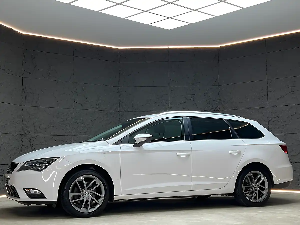 Used 2016 SEAT Leon Se Dynamic Technology Sport Tourer White - Front View