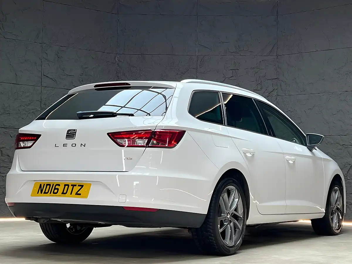 Used 2016 SEAT Leon Se Dynamic Technology Sport Tourer White - Interior and Exterior details 10