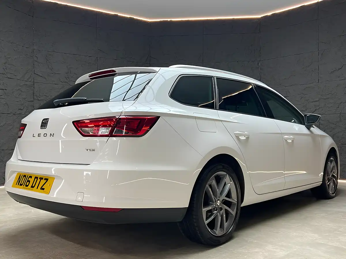 Used 2016 SEAT Leon Se Dynamic Technology Sport Tourer White - Interior and Exterior details 11
