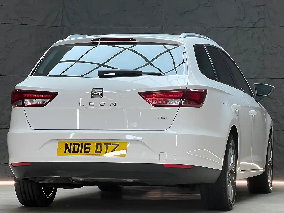 Used 2016 SEAT Leon Se Dynamic Technology Sport Tourer White - Interior and Exterior details 12