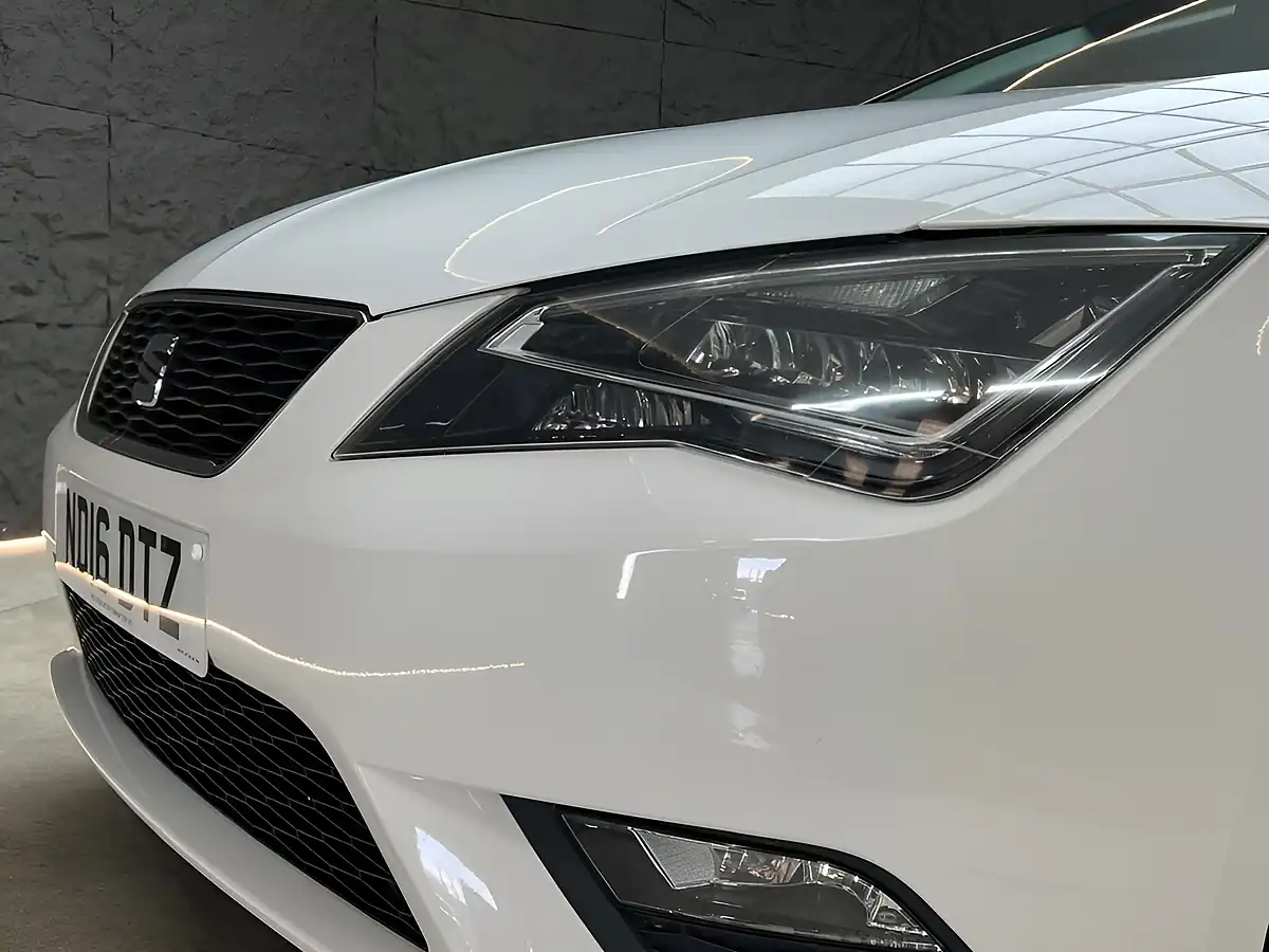Used 2016 SEAT Leon Se Dynamic Technology Sport Tourer White - Interior and Exterior details 15