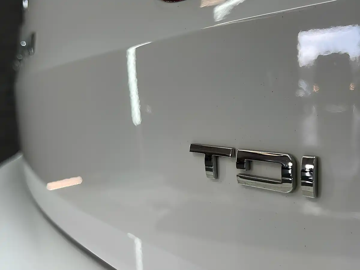 Used 2016 SEAT Leon Se Dynamic Technology Sport Tourer White - Interior and Exterior details 17