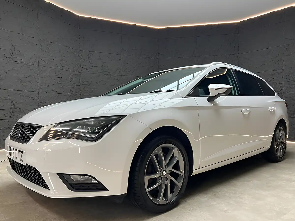 Used 2016 SEAT Leon Se Dynamic Technology Sport Tourer White - Interior and Exterior details 3