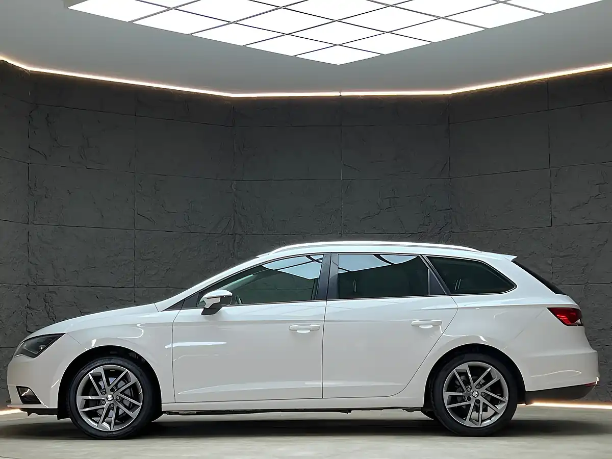 Used 2016 SEAT Leon Se Dynamic Technology Sport Tourer White - Interior and Exterior details 4