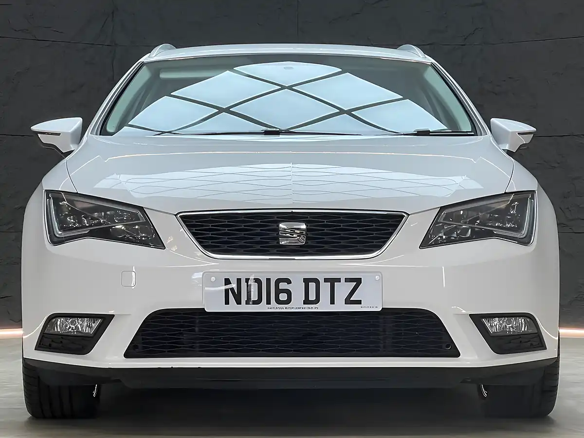 Used 2016 SEAT Leon Se Dynamic Technology Sport Tourer White - Interior and Exterior details 5