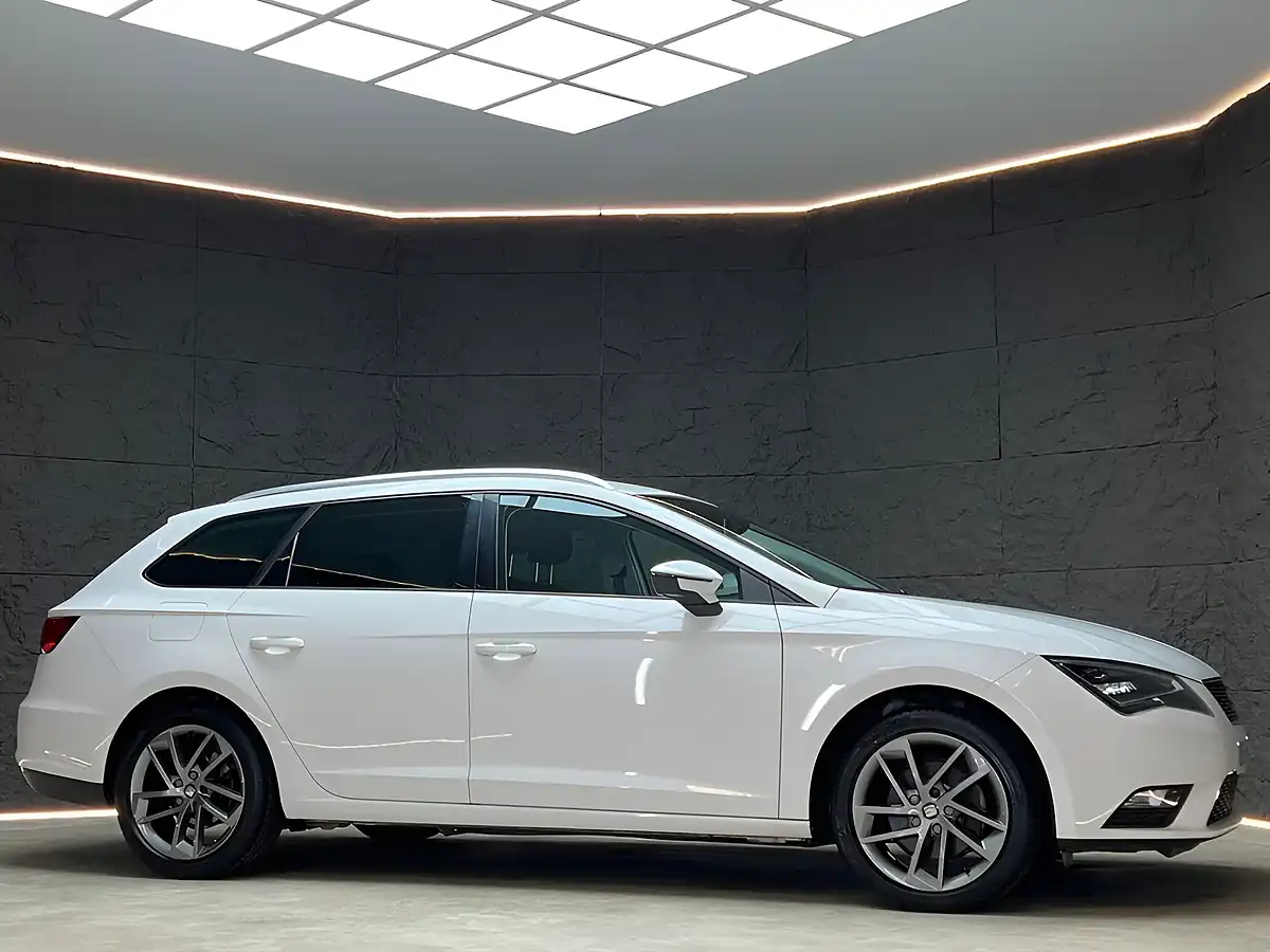 Used 2016 SEAT Leon Se Dynamic Technology Sport Tourer White - Interior and Exterior details 7