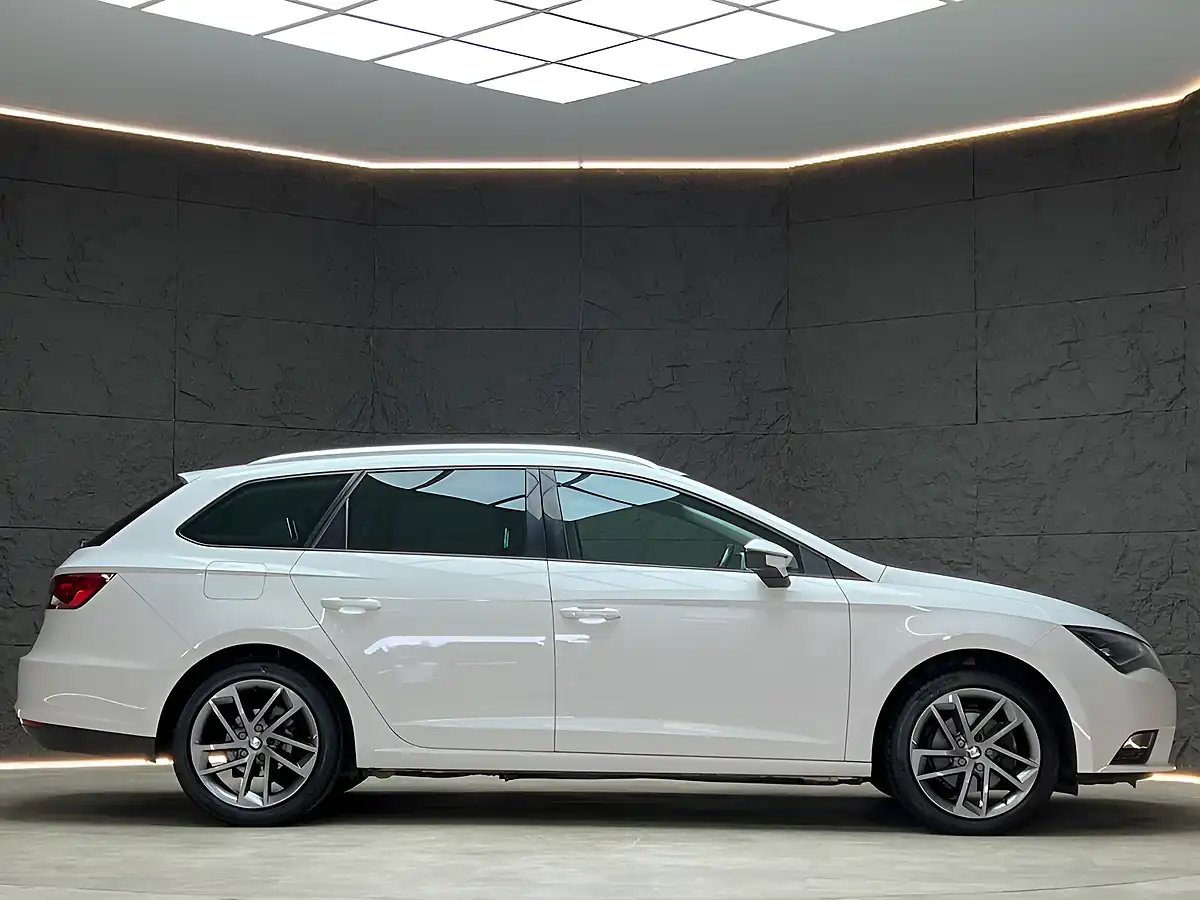 Used 2016 SEAT Leon Se Dynamic Technology Sport Tourer White - Interior and Exterior details 8