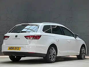 Used 2016 SEAT Leon Se Dynamic Technology Sport Tourer White - Interior and Exterior details 9
