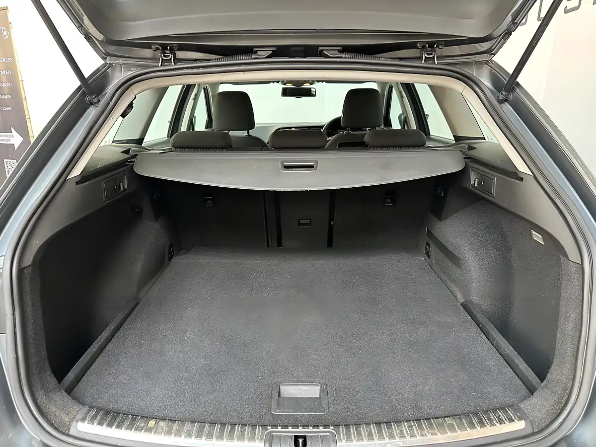 Used 2016 SEAT Leon Se Grey - Interior and Exterior details 19