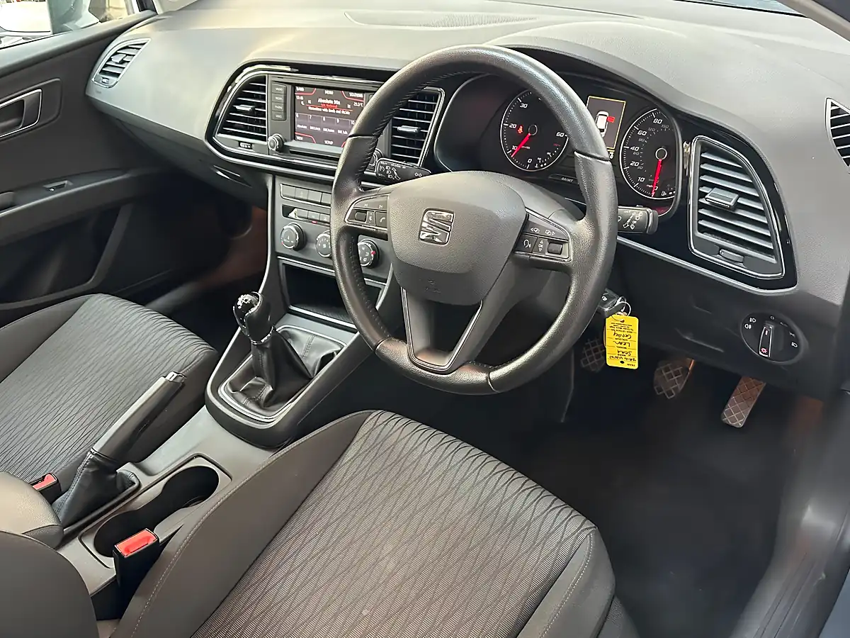 Used 2016 SEAT Leon Se Grey - Interior and Exterior details 3