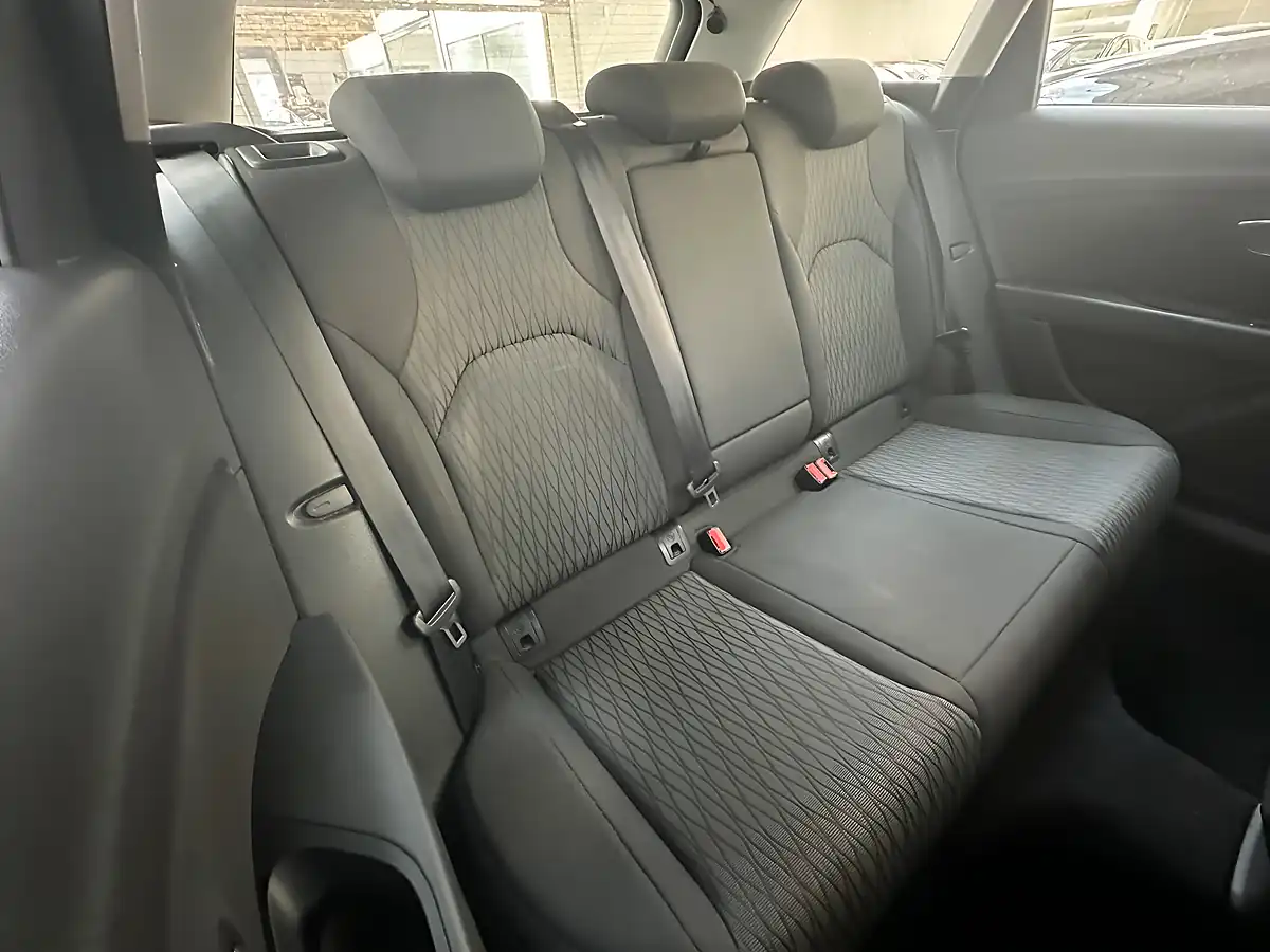 Used 2016 SEAT Leon Se Grey - Interior and Exterior details 8