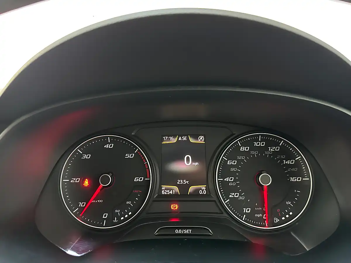 Used 2016 SEAT Leon Se Grey - Interior and Exterior details 9