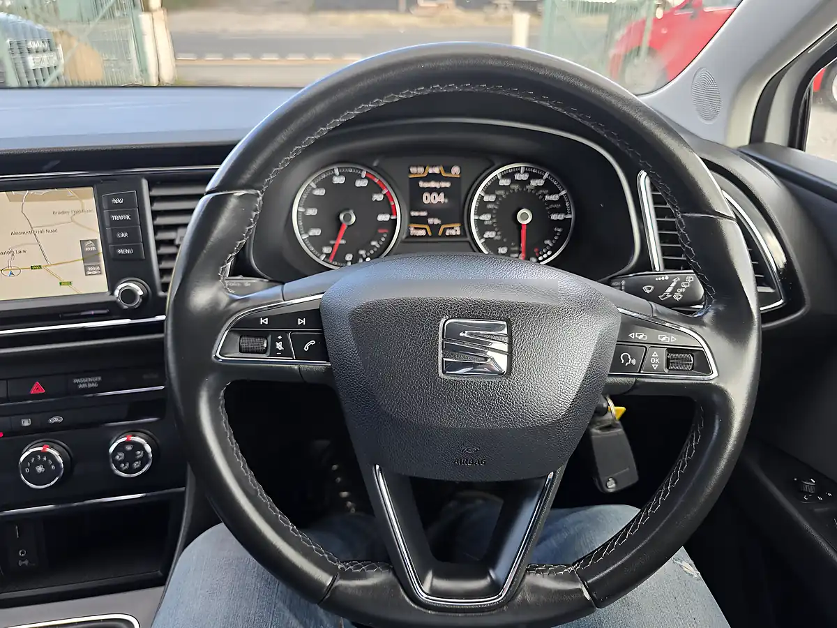 Used 2016 SEAT Leon Se White - Interior and Exterior details 11