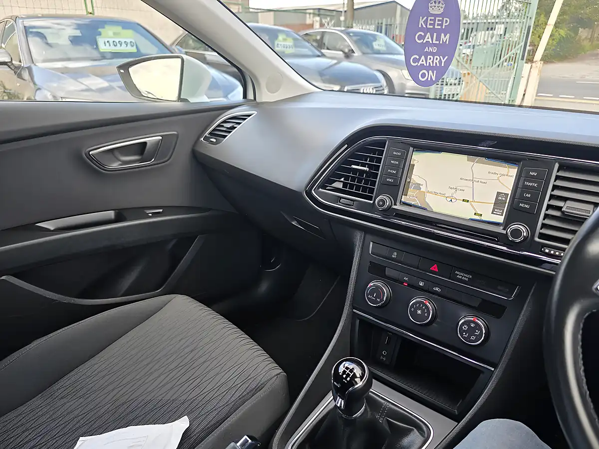 Used 2016 SEAT Leon Se White - Interior and Exterior details 13