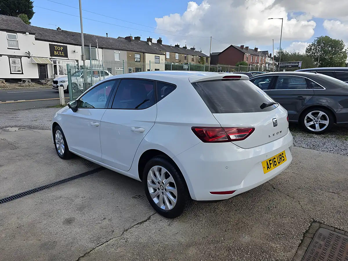 Used 2016 SEAT Leon Se White - Interior and Exterior details 8
