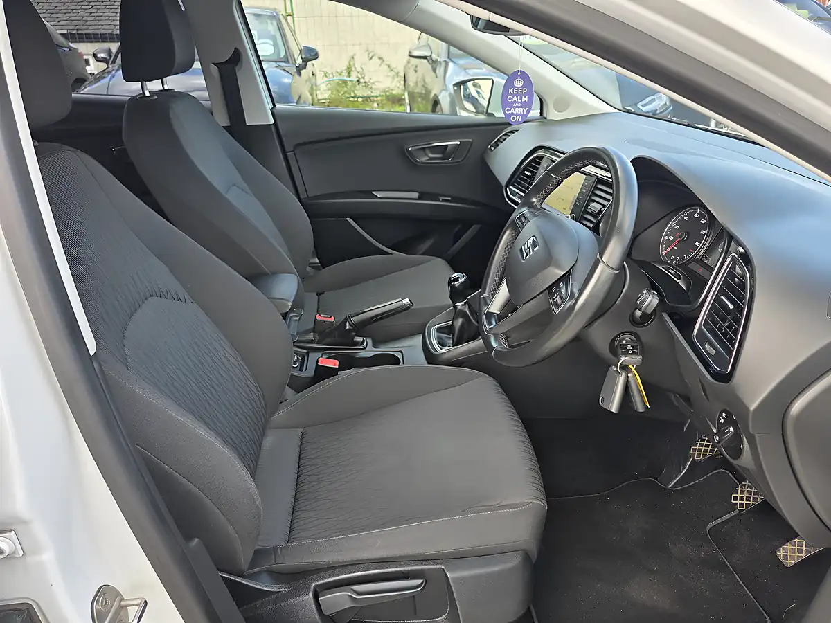 Used 2016 SEAT Leon Se White - Interior and Exterior details 9
