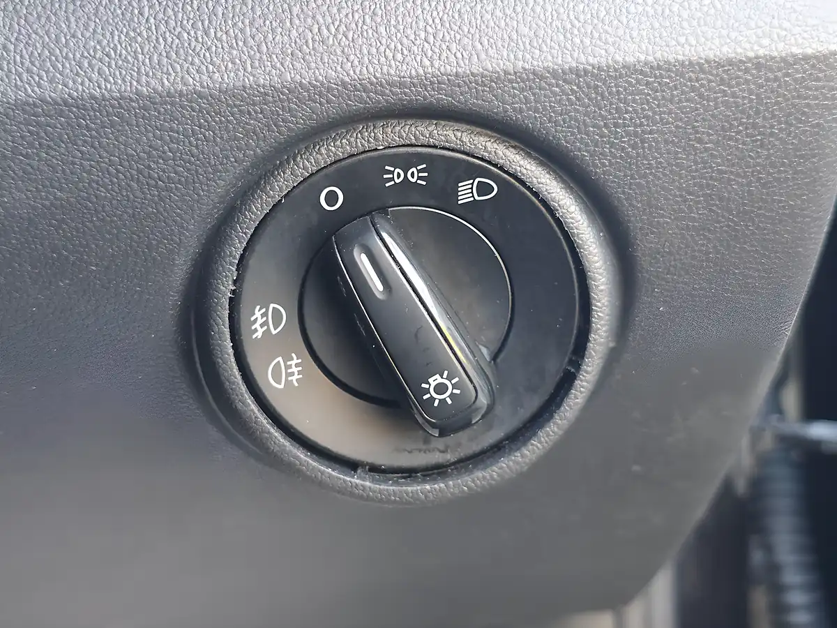 Used 2016 Skoda Citigo Colour Edition Black - Interior and Exterior details 16