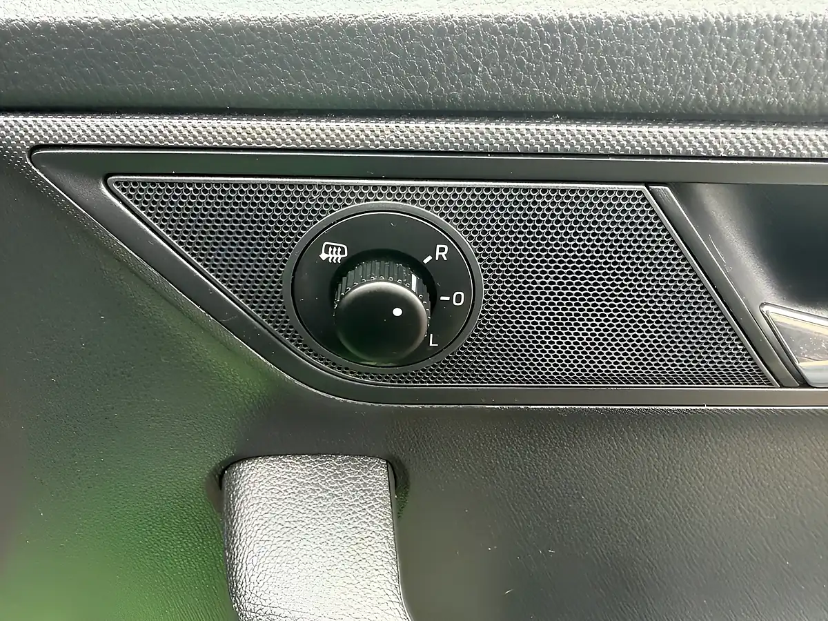 Used 2016 Skoda Fabia Colour Edition Green - Interior and Exterior details 17
