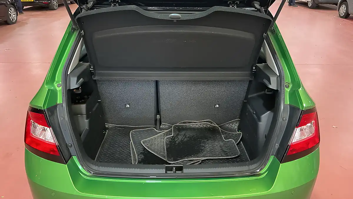 Used 2016 Skoda Fabia Colour Edition Green - Interior and Exterior details 7