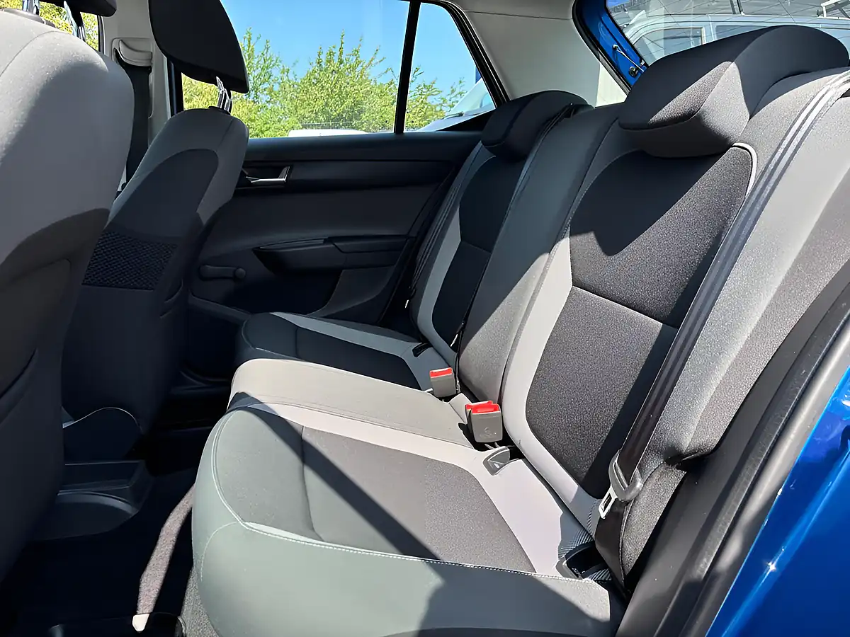 Used 2016 Skoda Fabia Se Blue - Interior and Exterior details 13