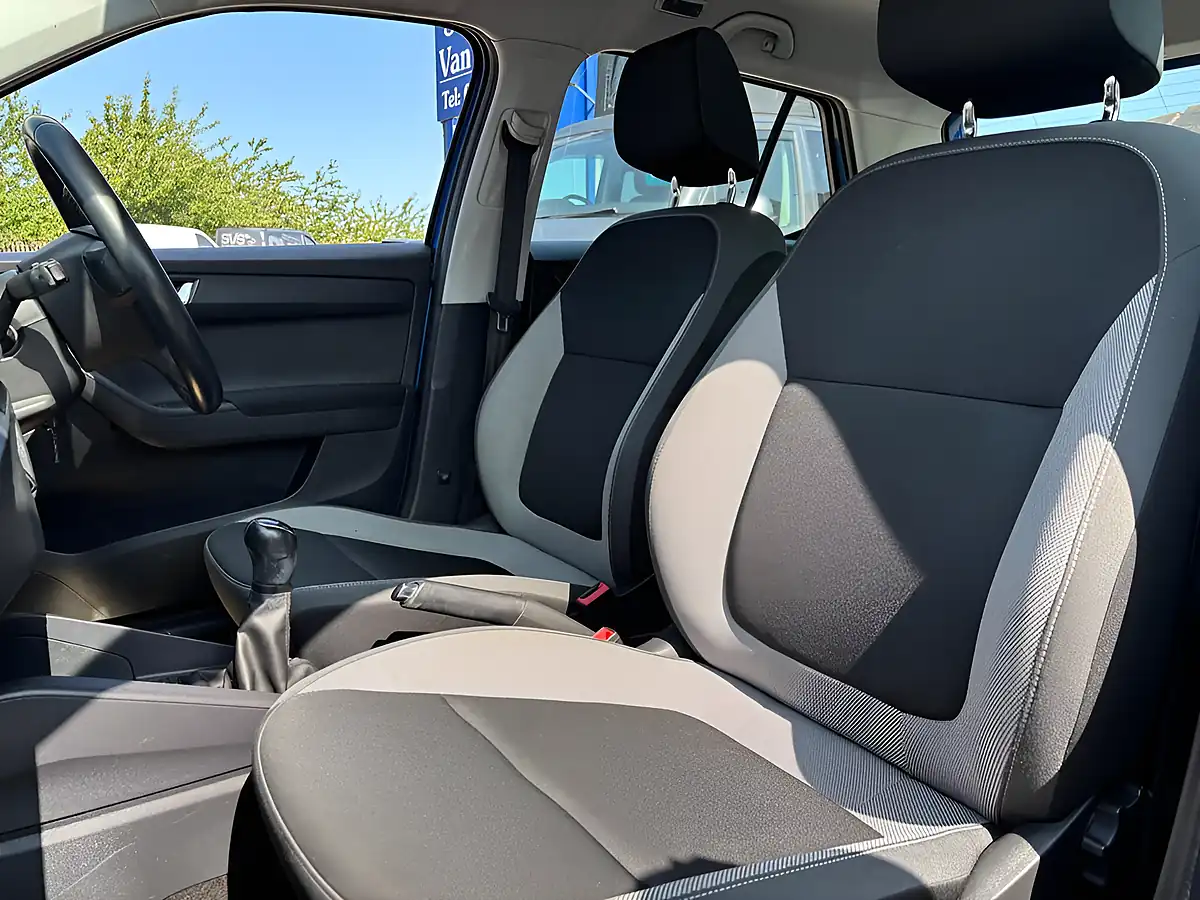 Used 2016 Skoda Fabia Se Blue - Interior and Exterior details 15