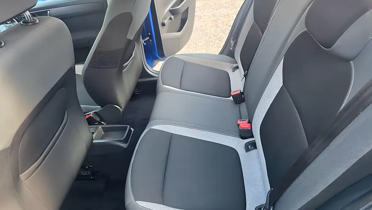 Used 2016 Skoda Fabia Se Blue - Interior and Exterior details 17