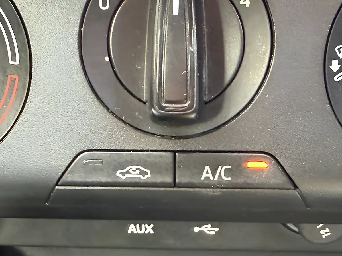 Used 2016 Skoda Fabia Se Blue - Interior and Exterior details 12