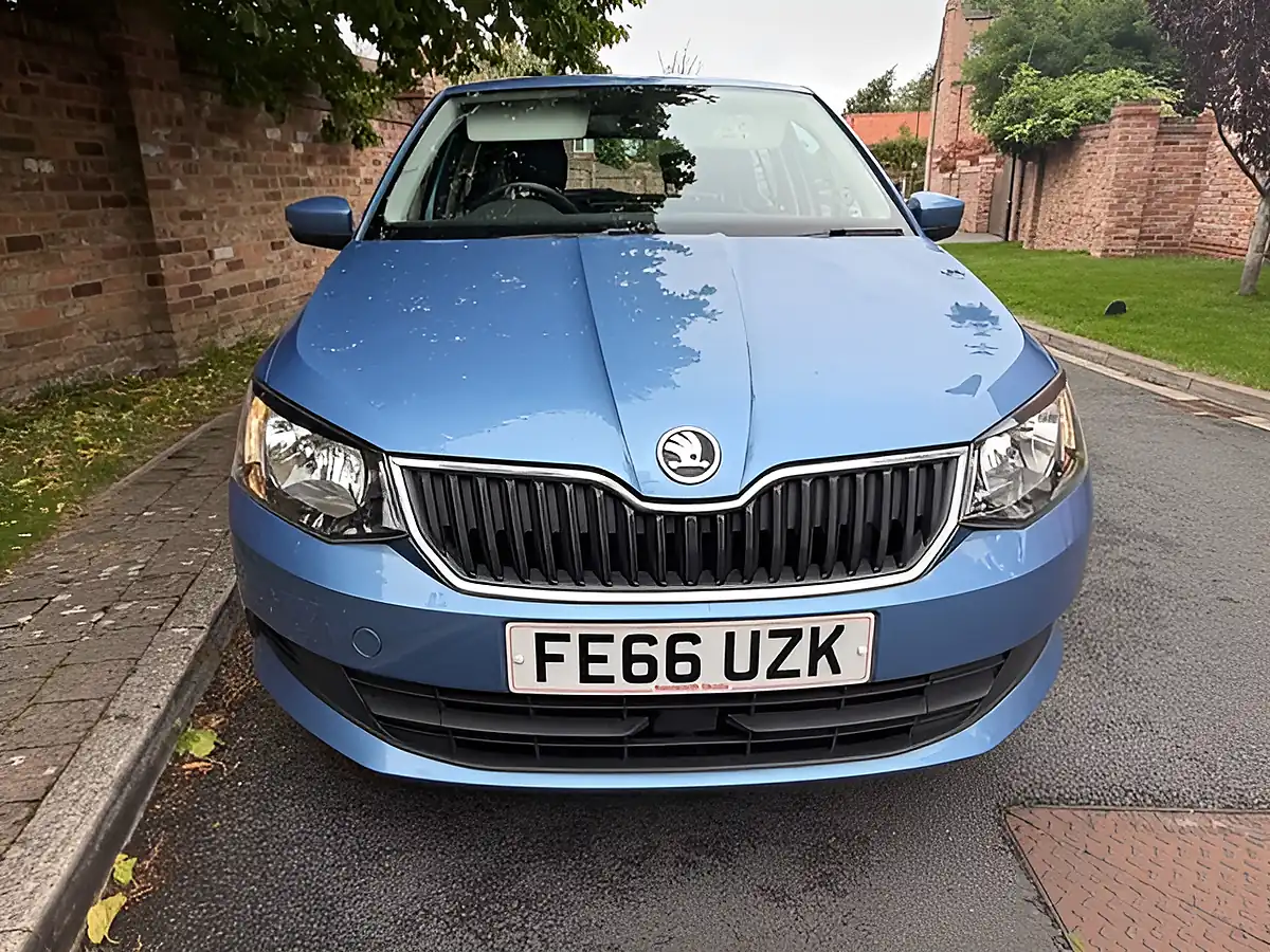 Used 2016 Skoda Fabia Se Blue - Interior and Exterior details 17