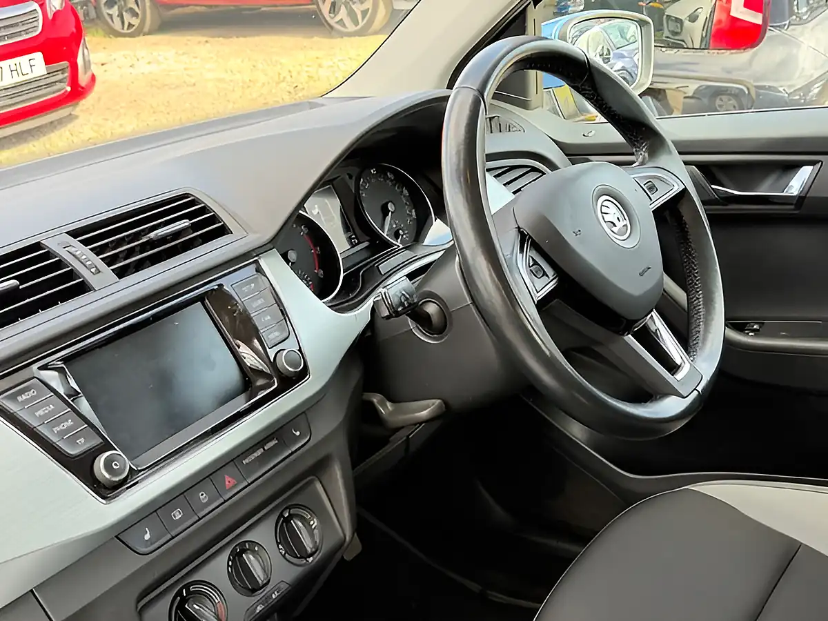 Used 2016 Skoda Fabia Se Blue - Interior and Exterior details 6