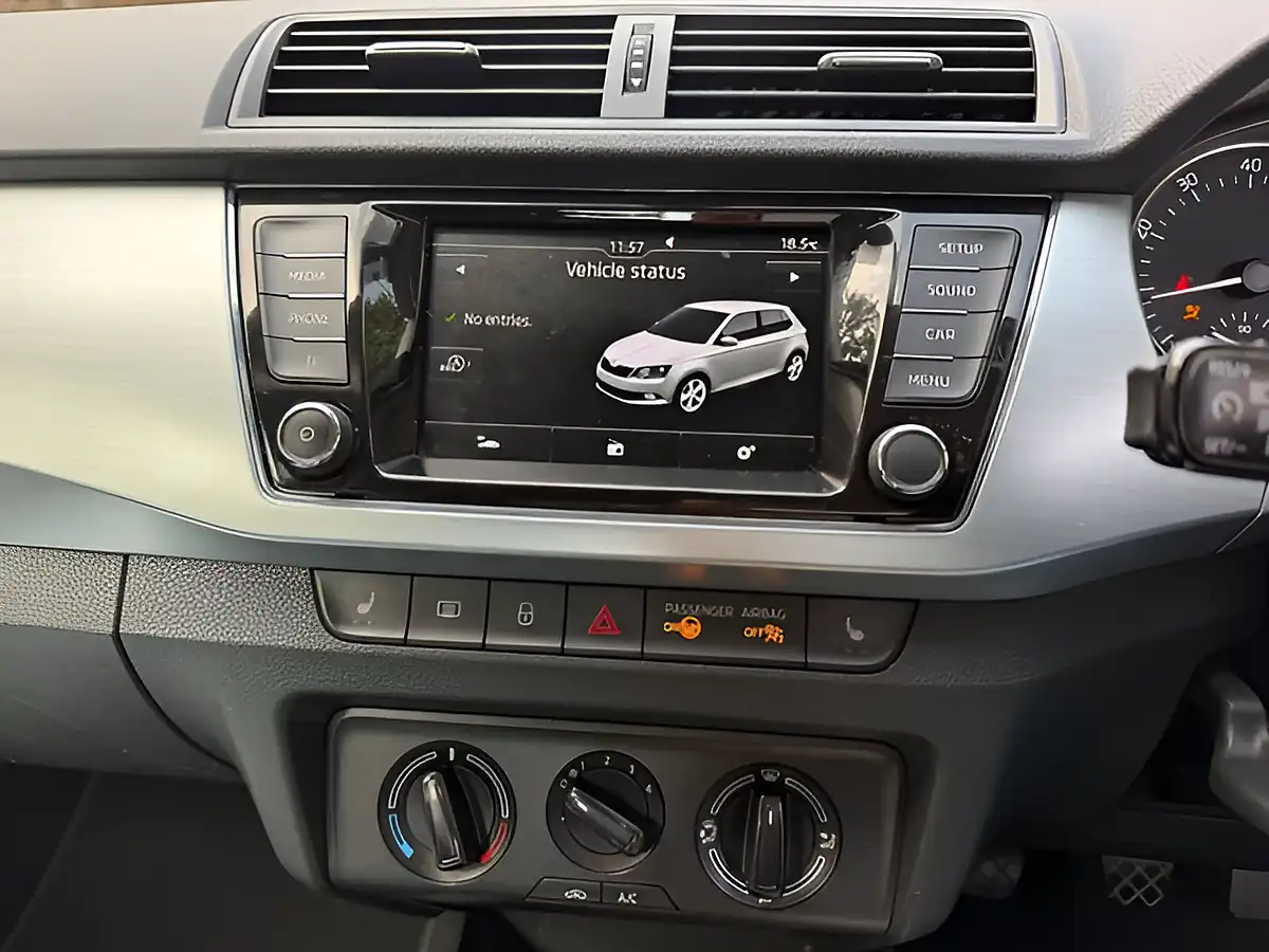 Used 2016 Skoda Fabia Se Blue - Interior and Exterior details 9