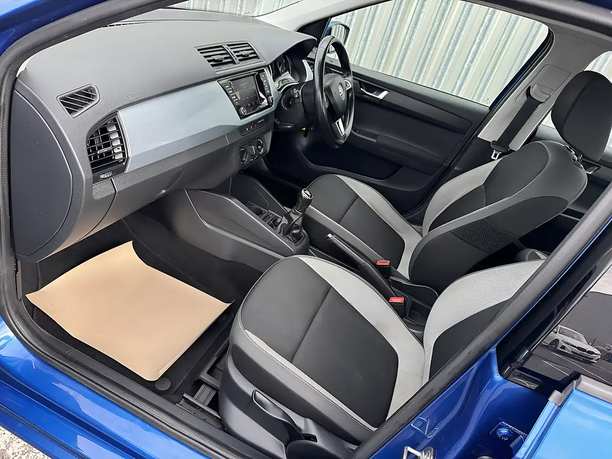 Used 2016 Skoda Fabia Se Blue - Interior and Exterior details 10