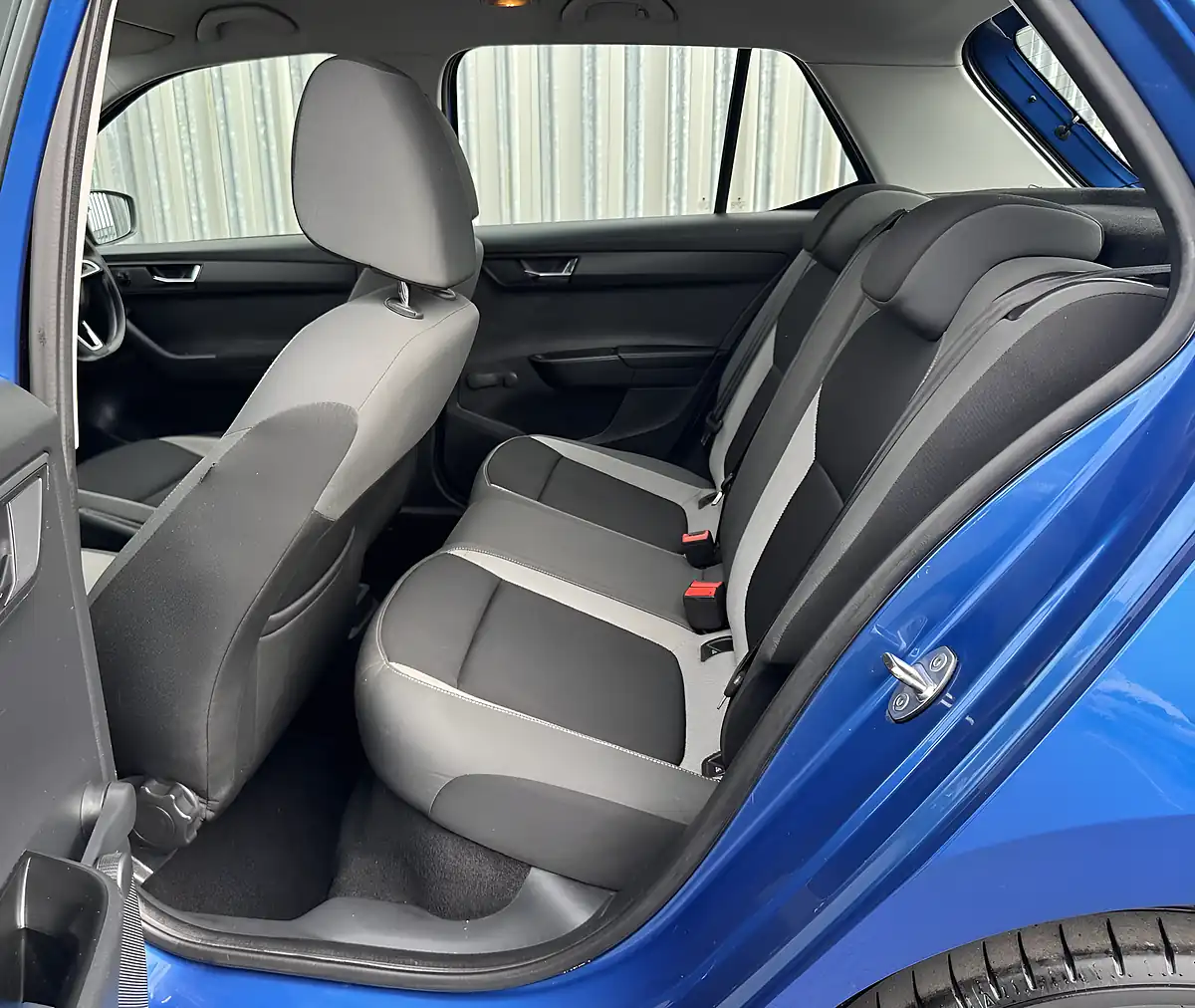 Used 2016 Skoda Fabia Se Blue - Interior and Exterior details 11