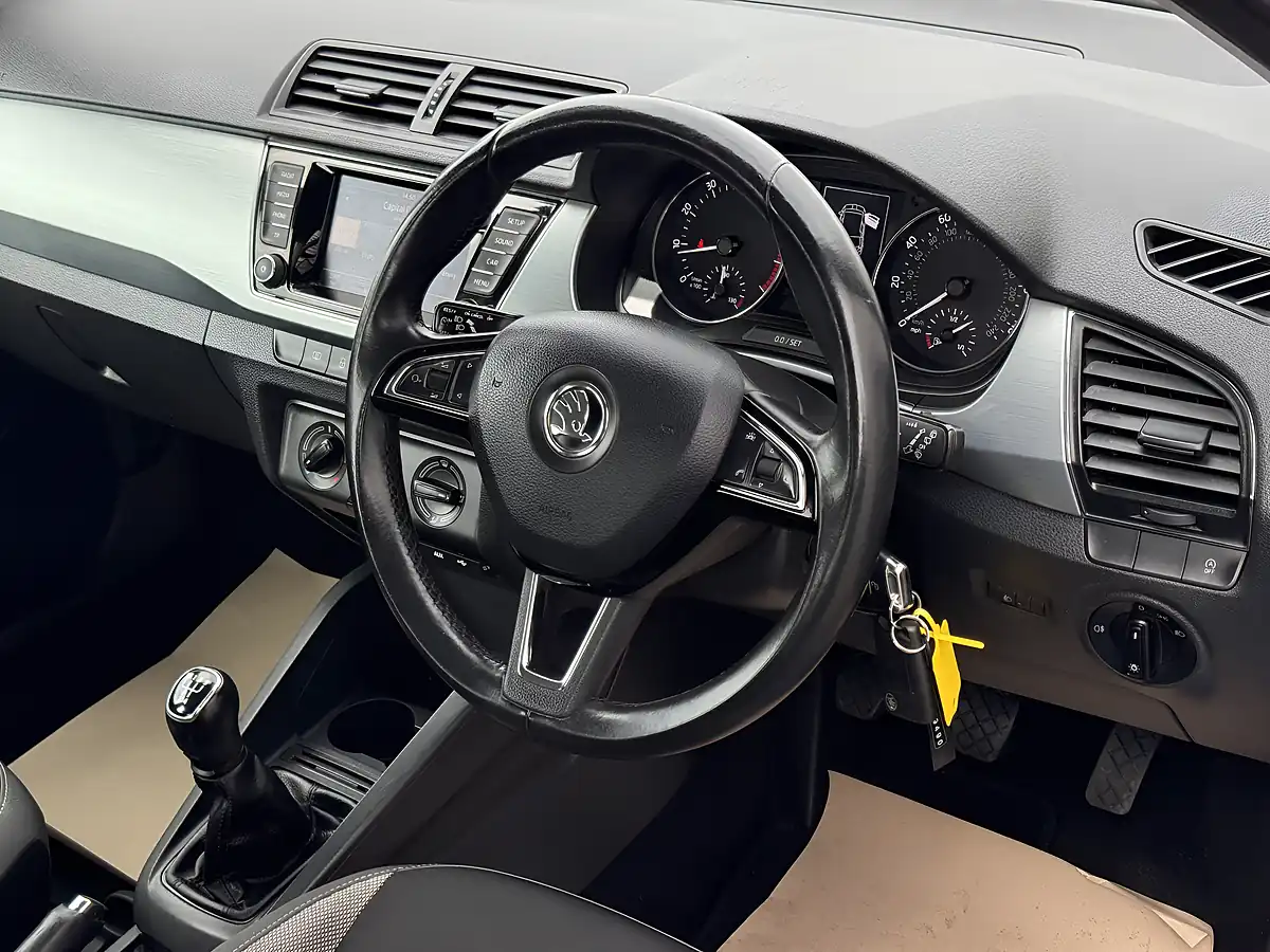 Used 2016 Skoda Fabia Se Blue - Interior and Exterior details 14